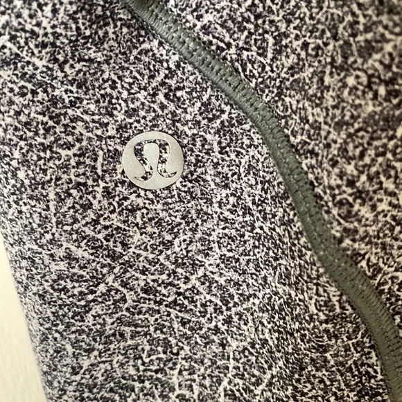 Lululemon Run The Day 7/8 Tight 25 Legging in Fractal Dark Starlight Black